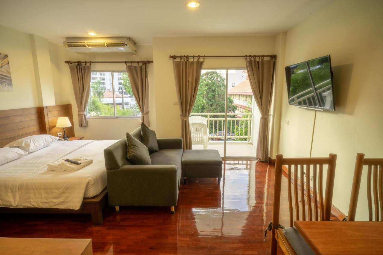 Hotel Baan Chuan Chom Pattaya Exterior foto